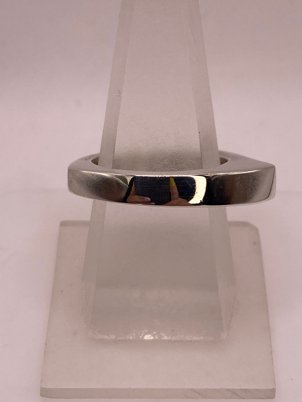 Anillo Geométrico Curvo en Plata .925, vista lateral