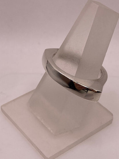 Anillo Geométrico Curvo en Plata .925, vista frontal