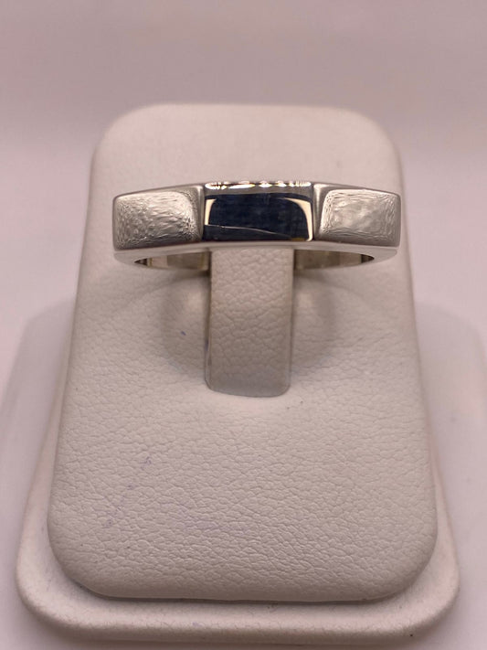 Anillo Geométrico Minimalista en Plata .925, vista frontal