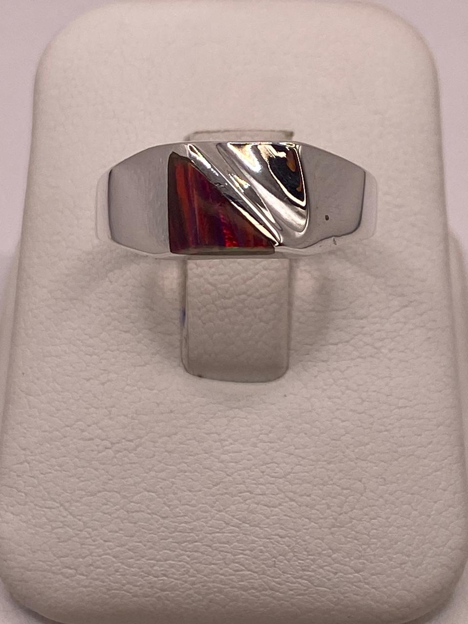 Anillo Geométrico con Ópalo de Fuego en Plata .925 en báscula mostrando peso