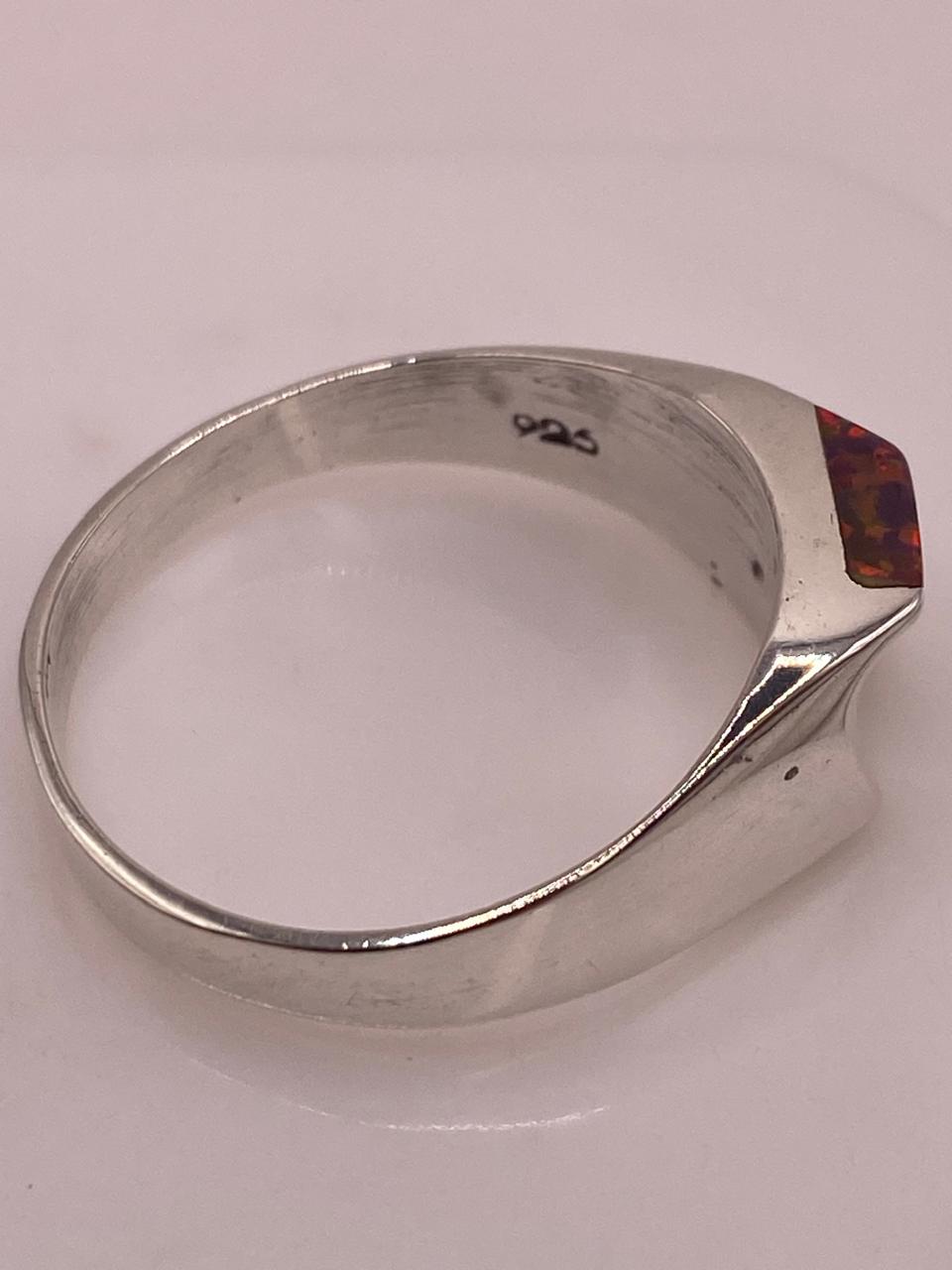 Anillo Geométrico con Ópalo de Fuego en Plata .925, sello de autenticidad Plata Ley .925