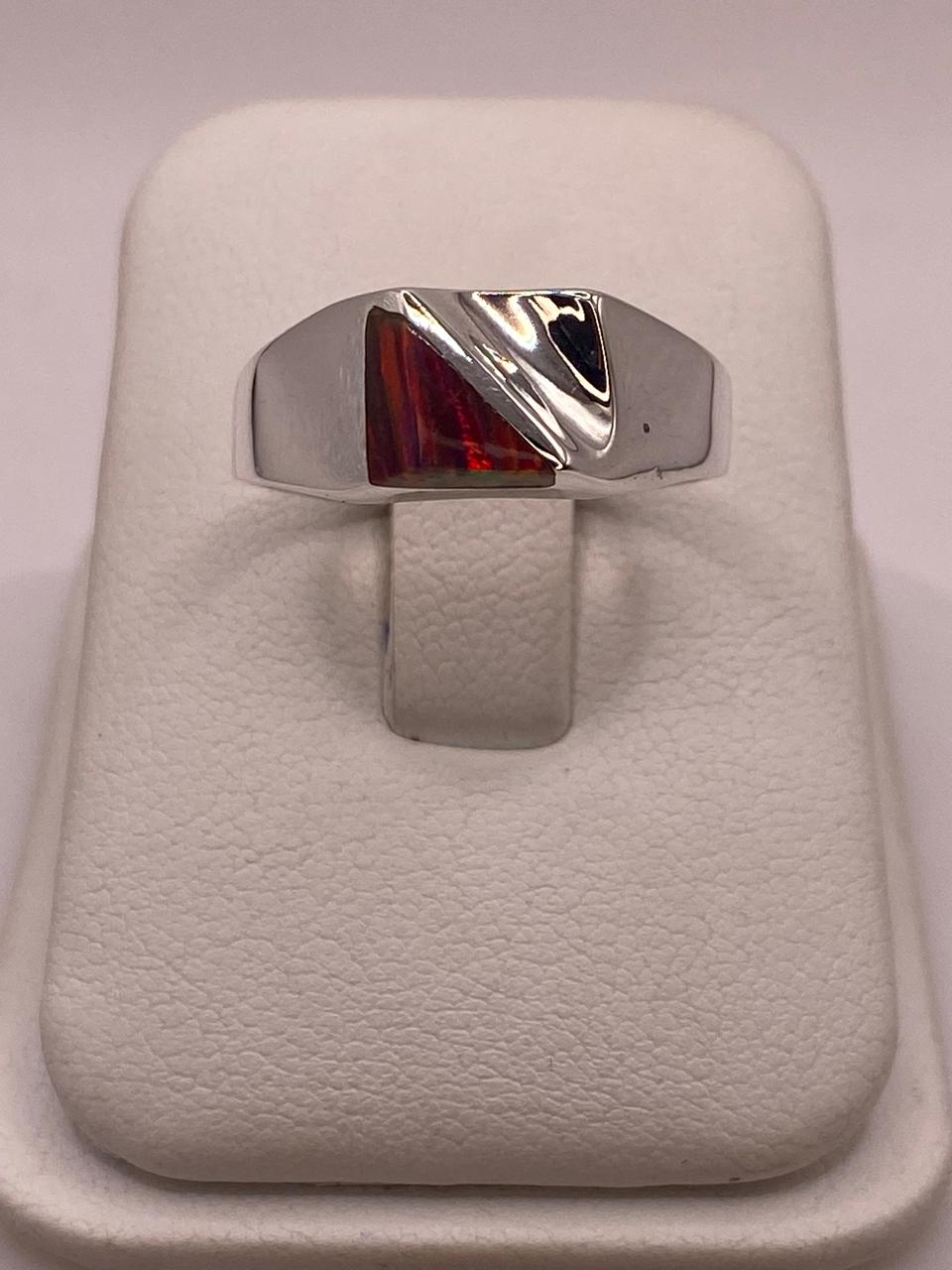 Anillo Geométrico con Ópalo de Fuego en Plata .925, vista de detalle