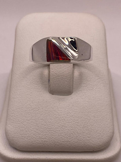 Anillo Geométrico con Ópalo de Fuego en Plata .925, vista de detalle
