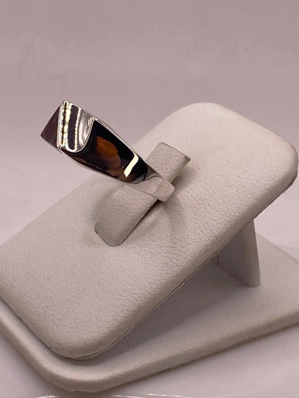 Anillo Geométrico con Ópalo de Fuego en Plata .925, vista lateral