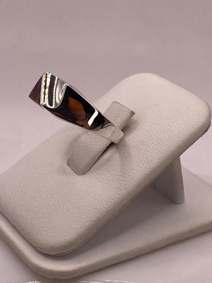 Anillo Geométrico con Ópalo de Fuego en Plata .925, vista lateral