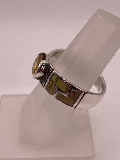 Anillo Geométrico con Ópalo de Fuego y Zirconia Amarilla en Plata .950, vista de detalle