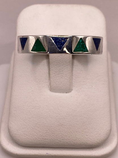 Anillo Geométrico de Plata .925 con Incrustaciones de Piedra, vista frontal