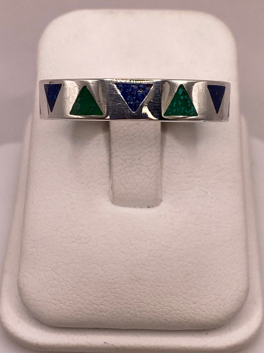 Anillo Geométrico de Plata .925 con Incrustaciones de Piedra, vista frontal