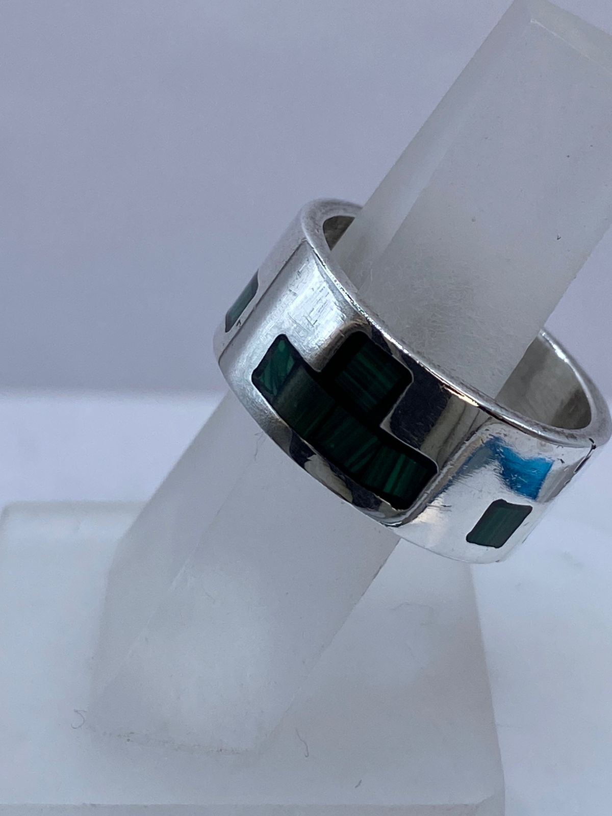 Anillo Geométrico de Plata .925 con Malaquita, vista lateral