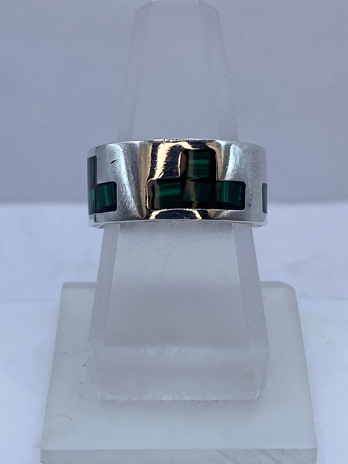 Anillo Geométrico de Plata .925 con Malaquita — vista lateral