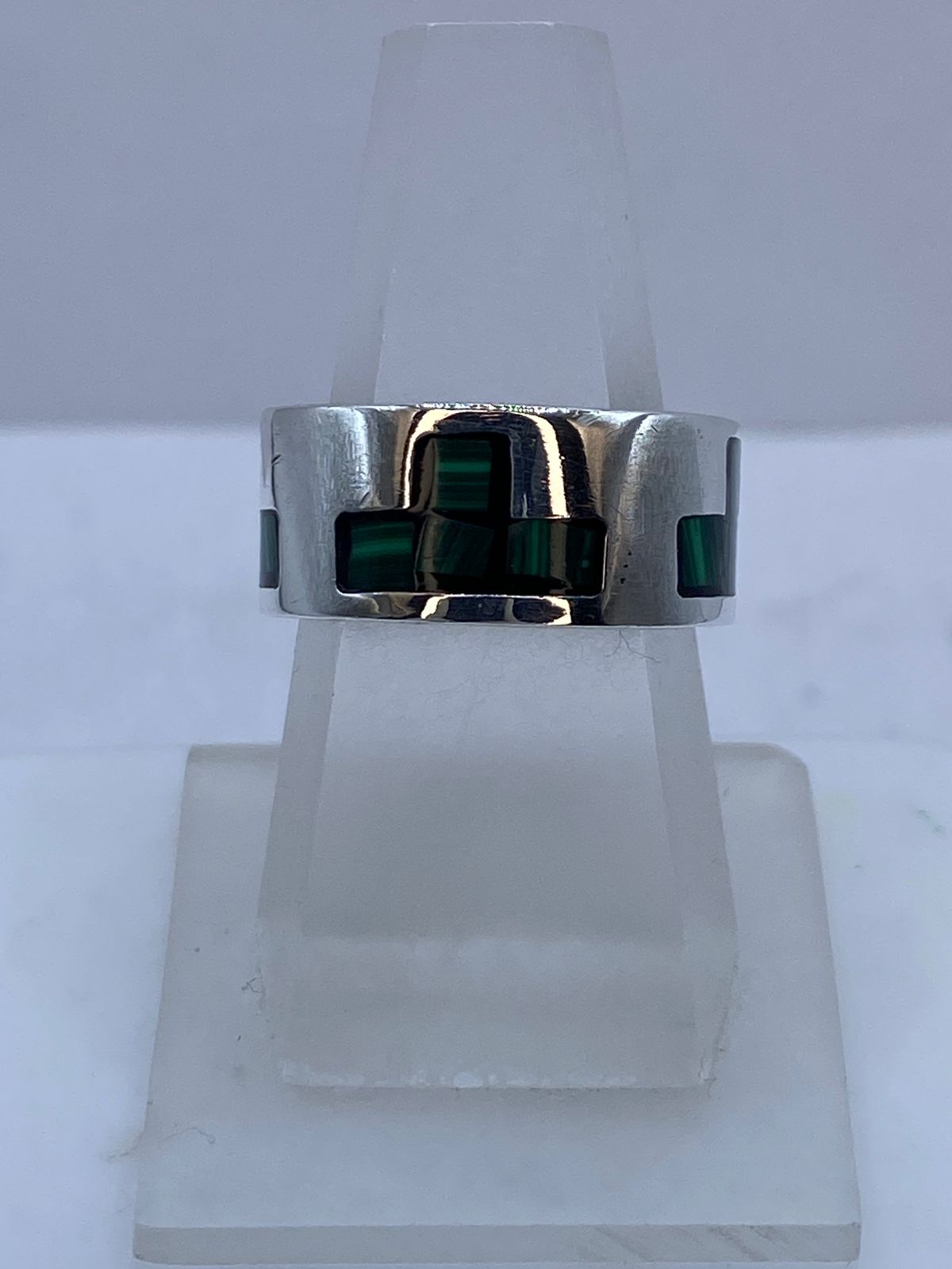 Anillo Geométrico de Plata .925 con Malaquita, vista frontal