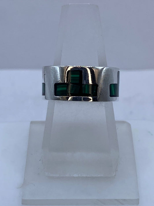Anillo Geométrico de Plata .925 con Malaquita, vista frontal