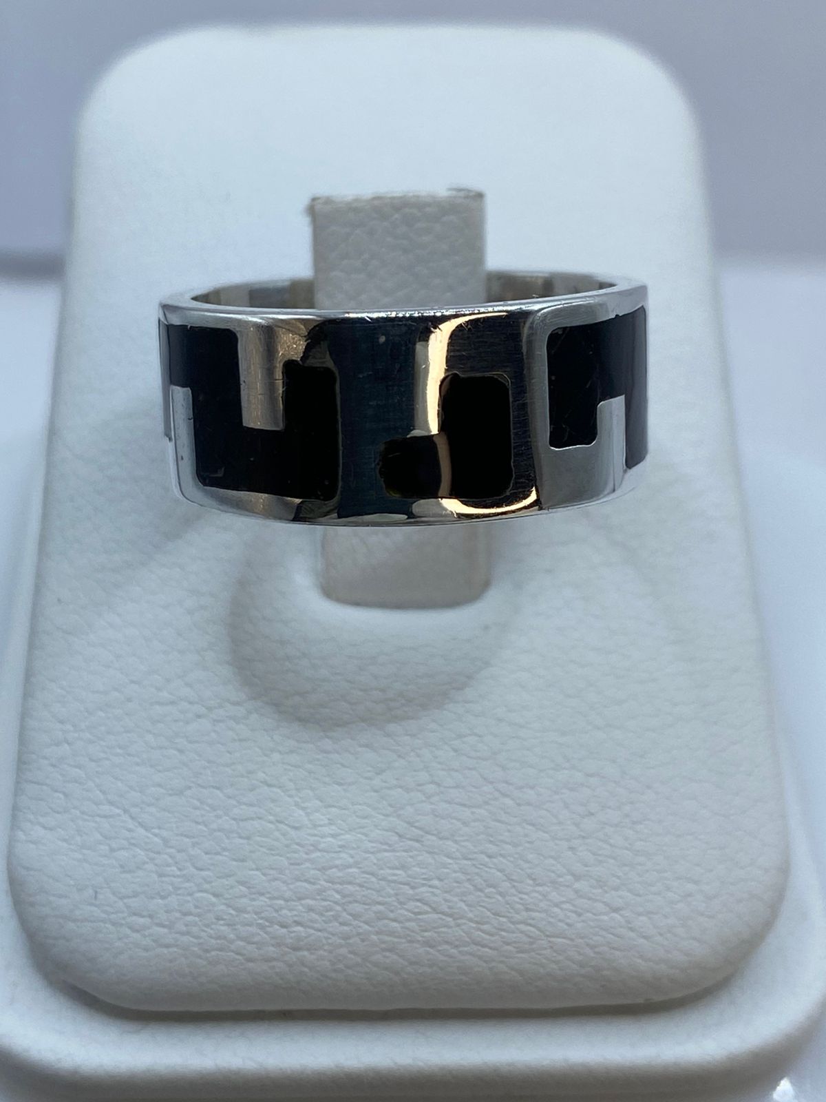 Anillo Geométrico de Plata .925 con Obsidiana Negra, vista frontal