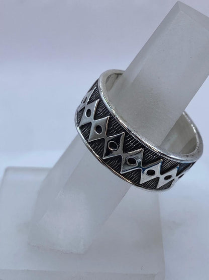 Anillo Geométrico Tribal en Plata .925, vista frontal