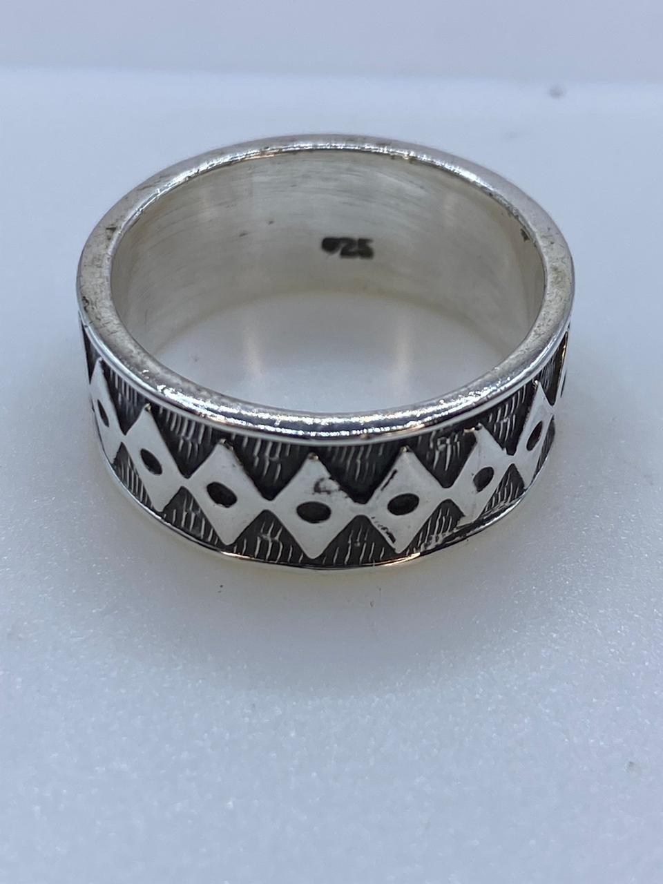 Anillo Geométrico Tribal en Plata .925, sello de autenticidad Plata Ley .925