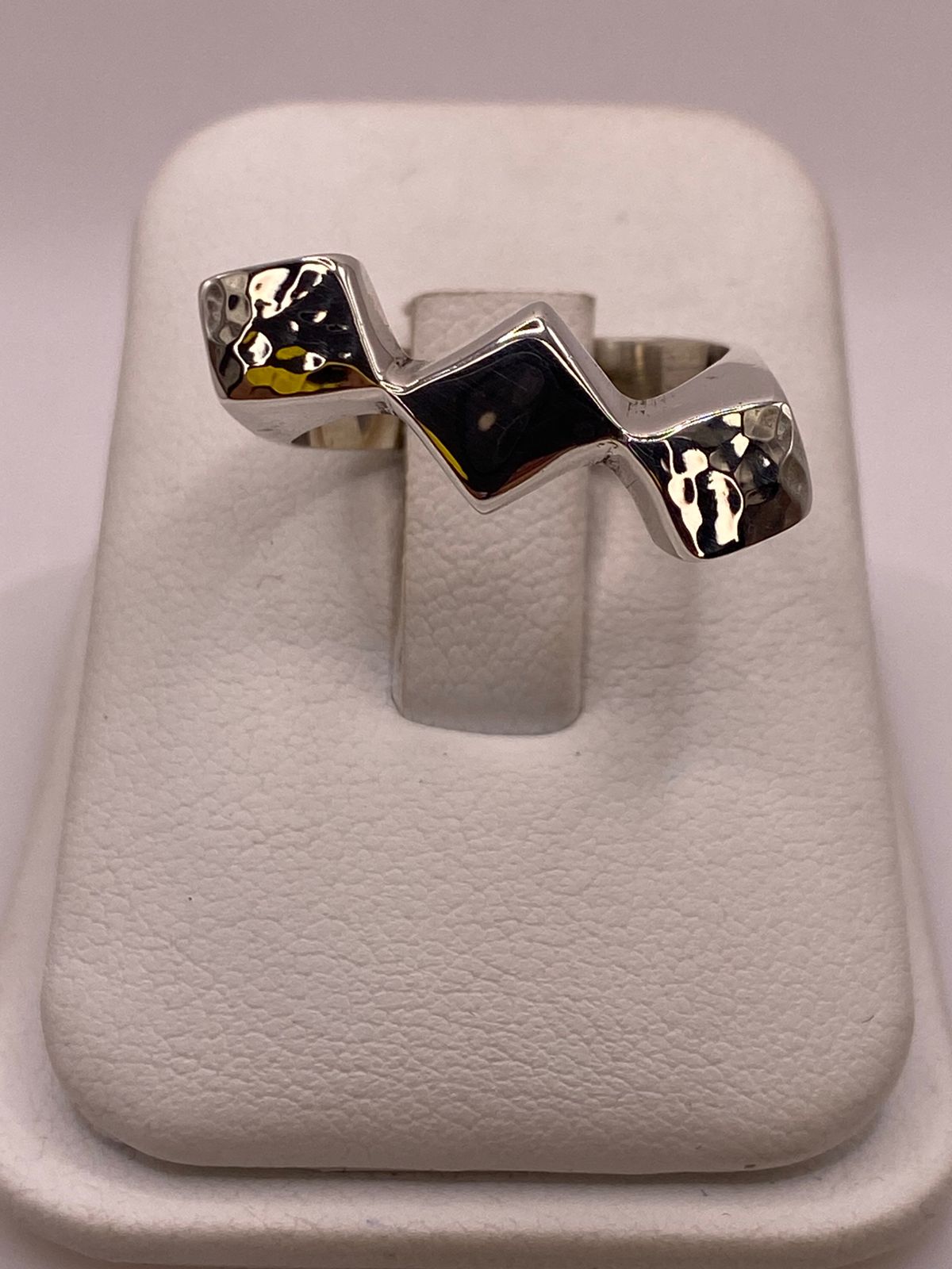 Anillo Geométrico Zigzag de Plata Ley .925 — ángulo diagonal
