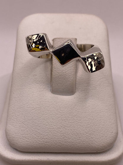 Anillo Geométrico Zigzag de Plata Ley .925 — ángulo diagonal