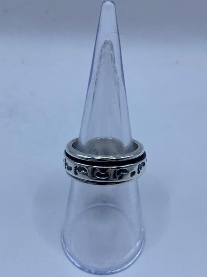 Anillo Giratorio de Plata 925 con Diseño de Huellas — vista lateral