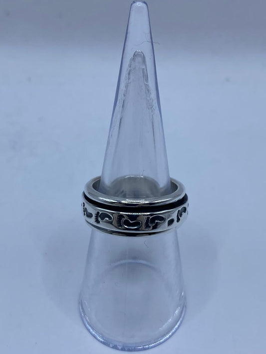 Anillo Giratorio de Plata 925 con Diseño de Huellas — vista lateral