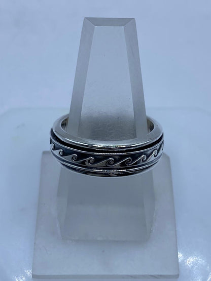 Anillo Giratorio de Plata 925 con Diseño de Olas Clásicas, vista frontal