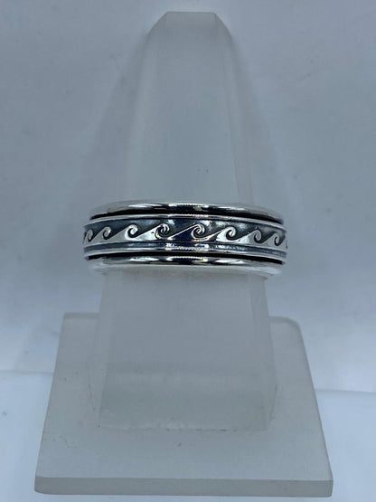 Anillo Giratorio de Plata 925 con Diseño de Olas Clásicas, vista lateral