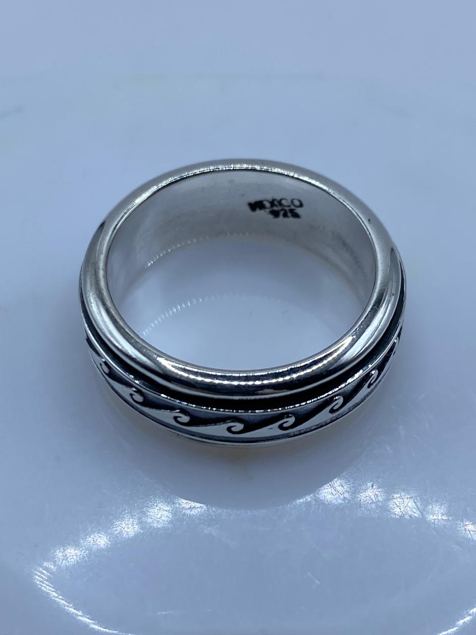 Anillo Giratorio de Plata 925 con Diseño de Olas Clásicas, vista de detalle