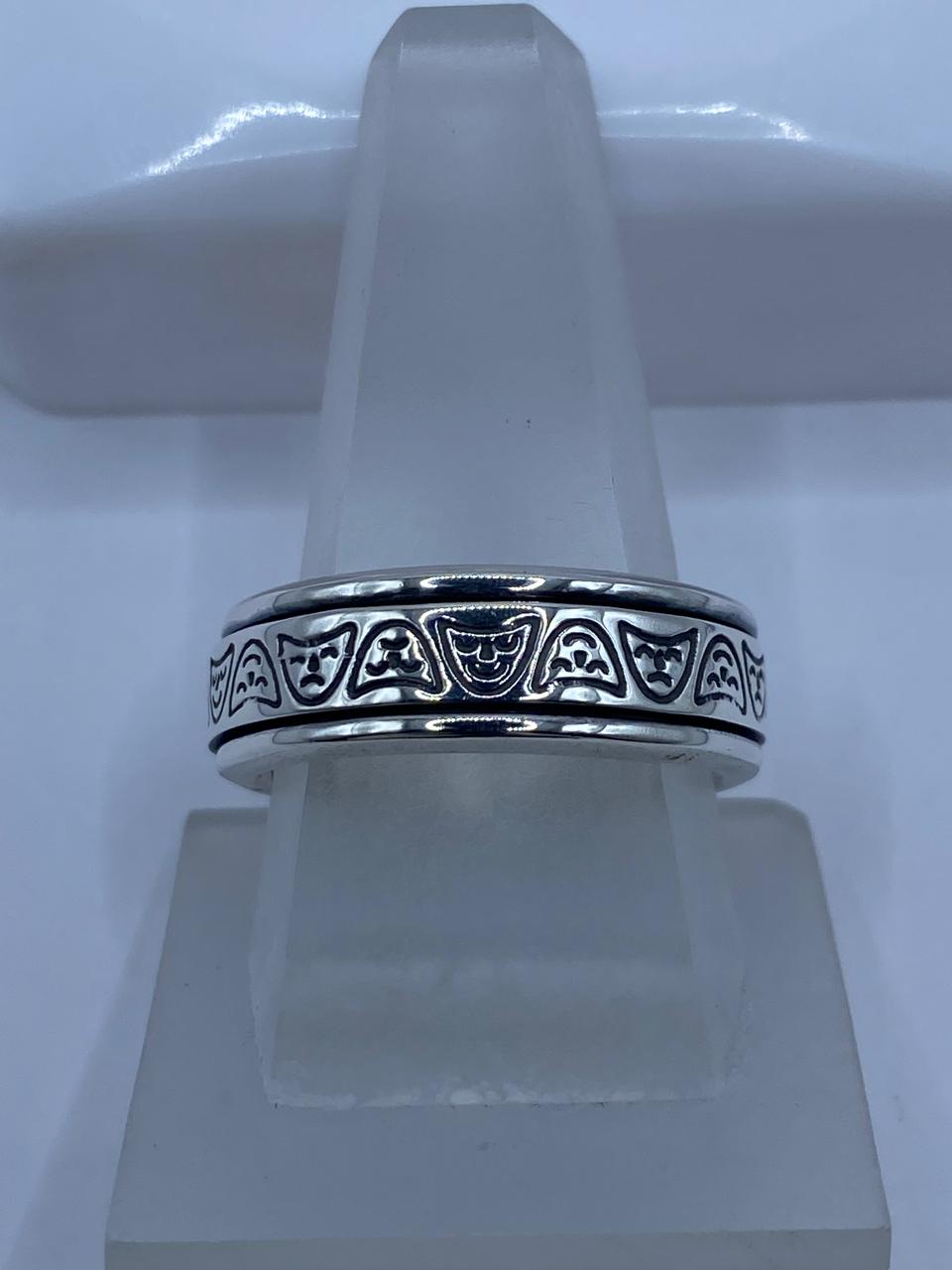 Anillo Giratorio de Plata 925 con Máscaras Teatrales — vista lateral