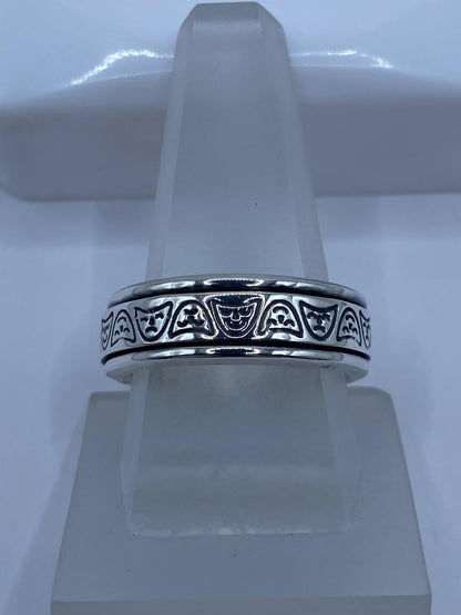 Anillo Giratorio de Plata 925 con Máscaras Teatrales — vista lateral