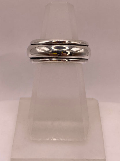 Anillo Giratorio Artesanal en Plata con Acabado Espejo, vista lateral