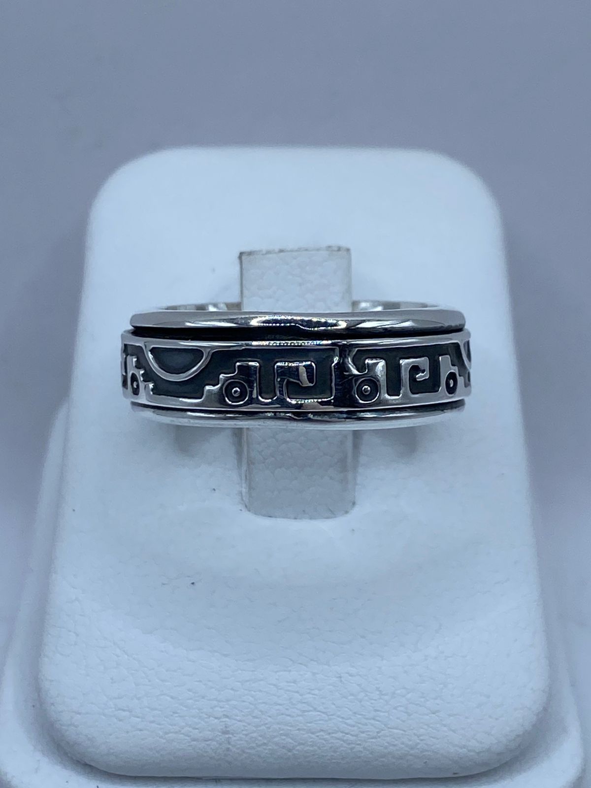 Anillo Giratorio Diseño Geométrico Abstracto en Plata 925, vista frontal