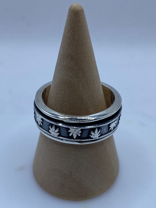 Anillo Giratorio Hoja de Maple en Plata 925