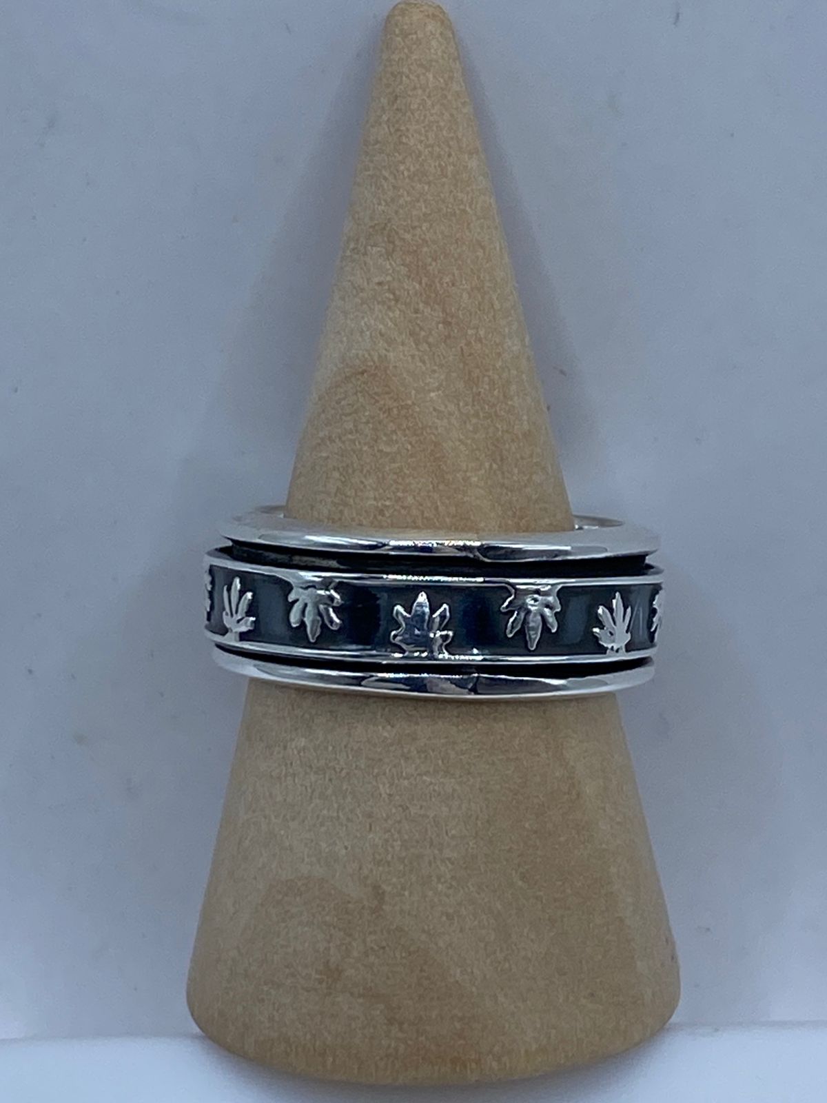 Anillo Giratorio Hoja de Maple en Plata 925, vista frontal