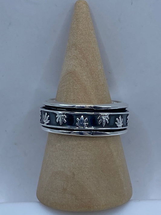 Anillo Giratorio Hoja de Maple en Plata 925, vista frontal