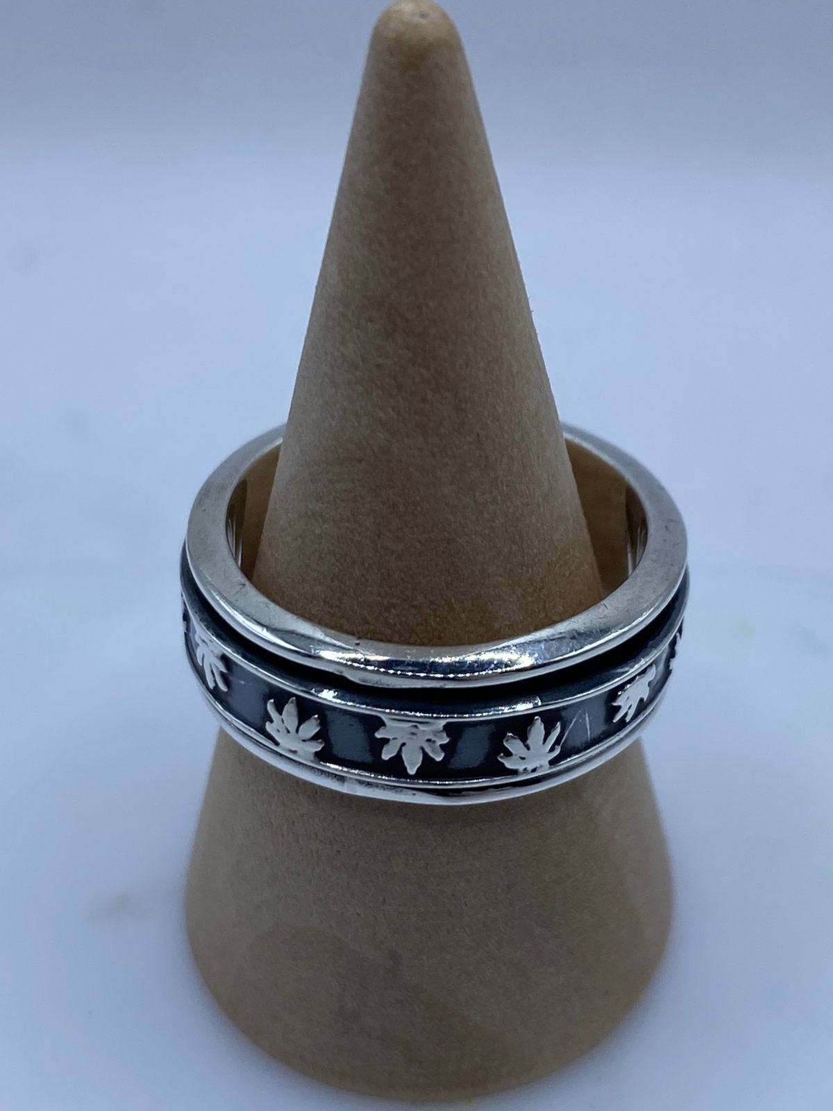 Anillo Giratorio Hoja de Maple en Plata 925, vista lateral