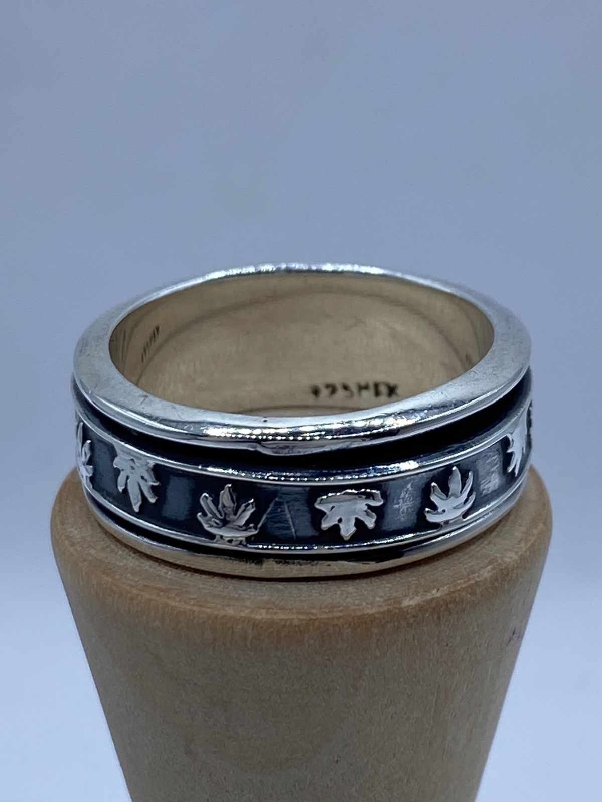 Anillo Giratorio Hoja de Maple en Plata 925, sello de autenticidad Plata Ley .925