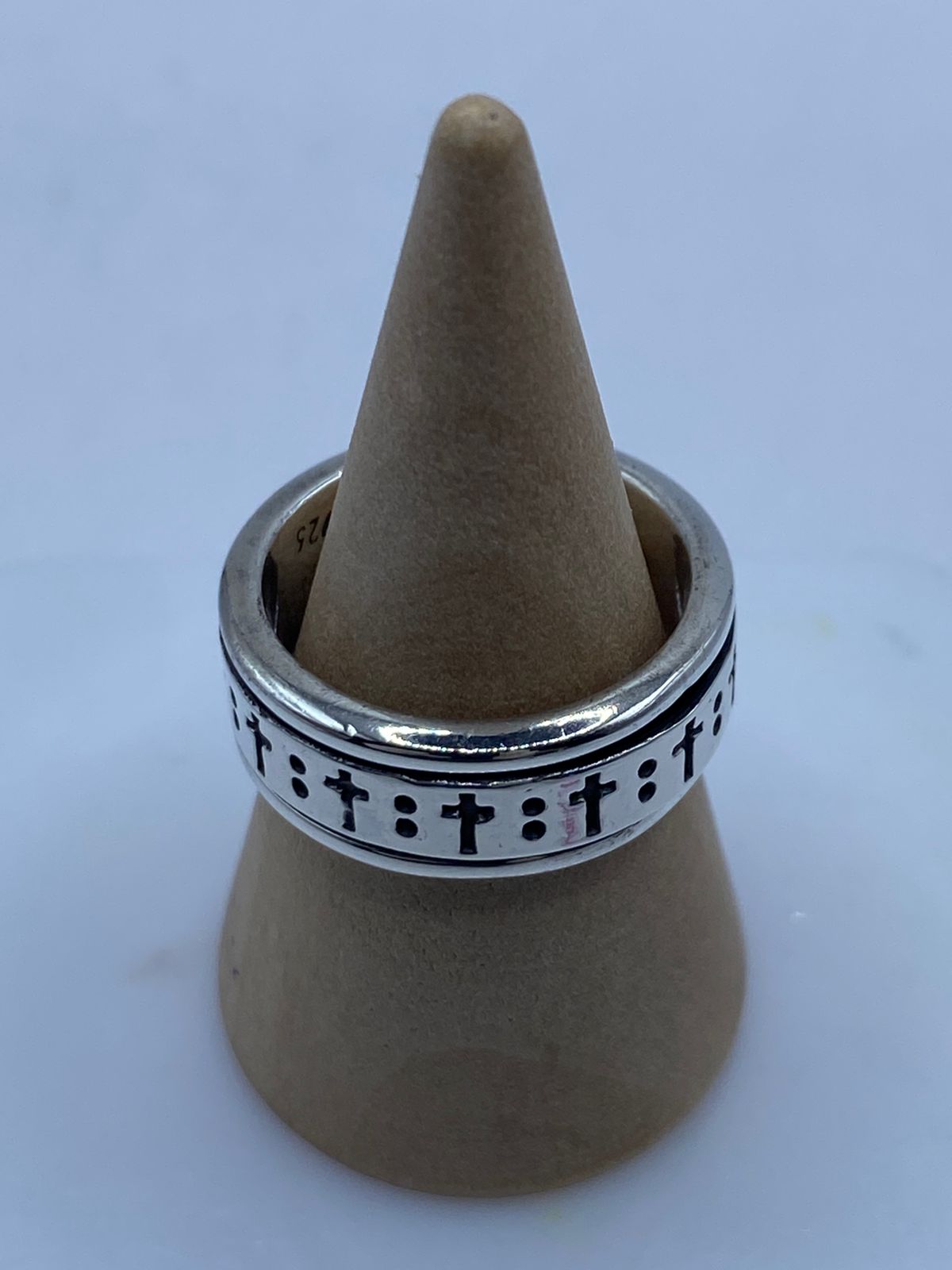 Anillo Giratorio de Plata 925 con Diseño de Cruces, vista frontal