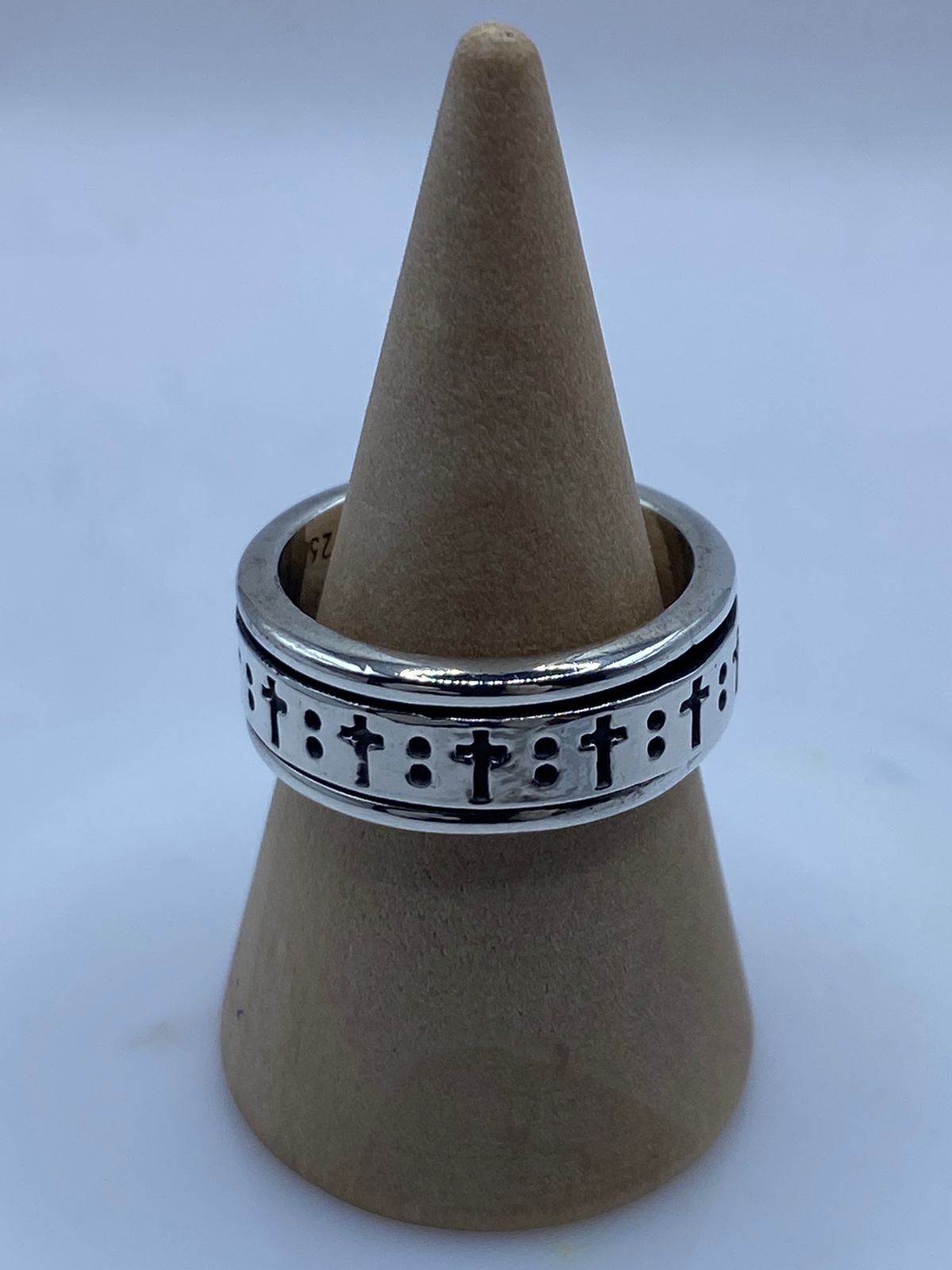 Anillo Giratorio de Plata 925 con Diseño de Cruces, vista lateral