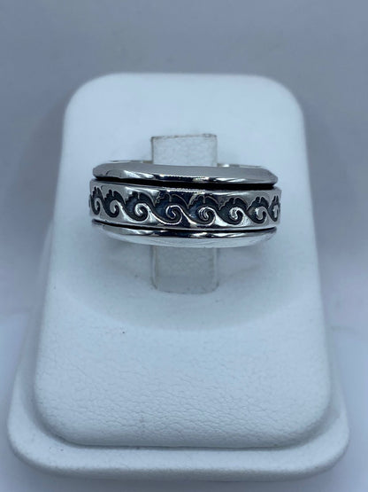 Anillo Giratorio de Plata 925 con Diseño de Olas Clásicas — vista lateral