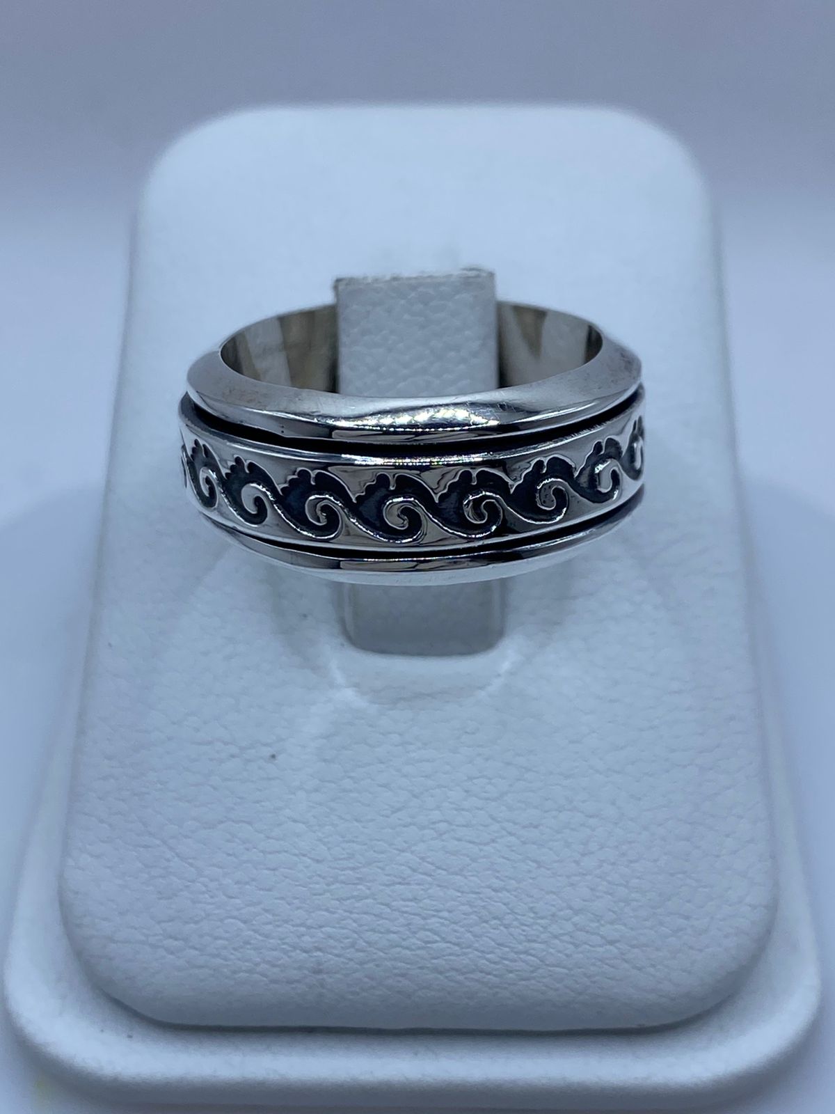 Anillo Giratorio de Plata 925 con Diseño de Olas Clásicas , vista frontal