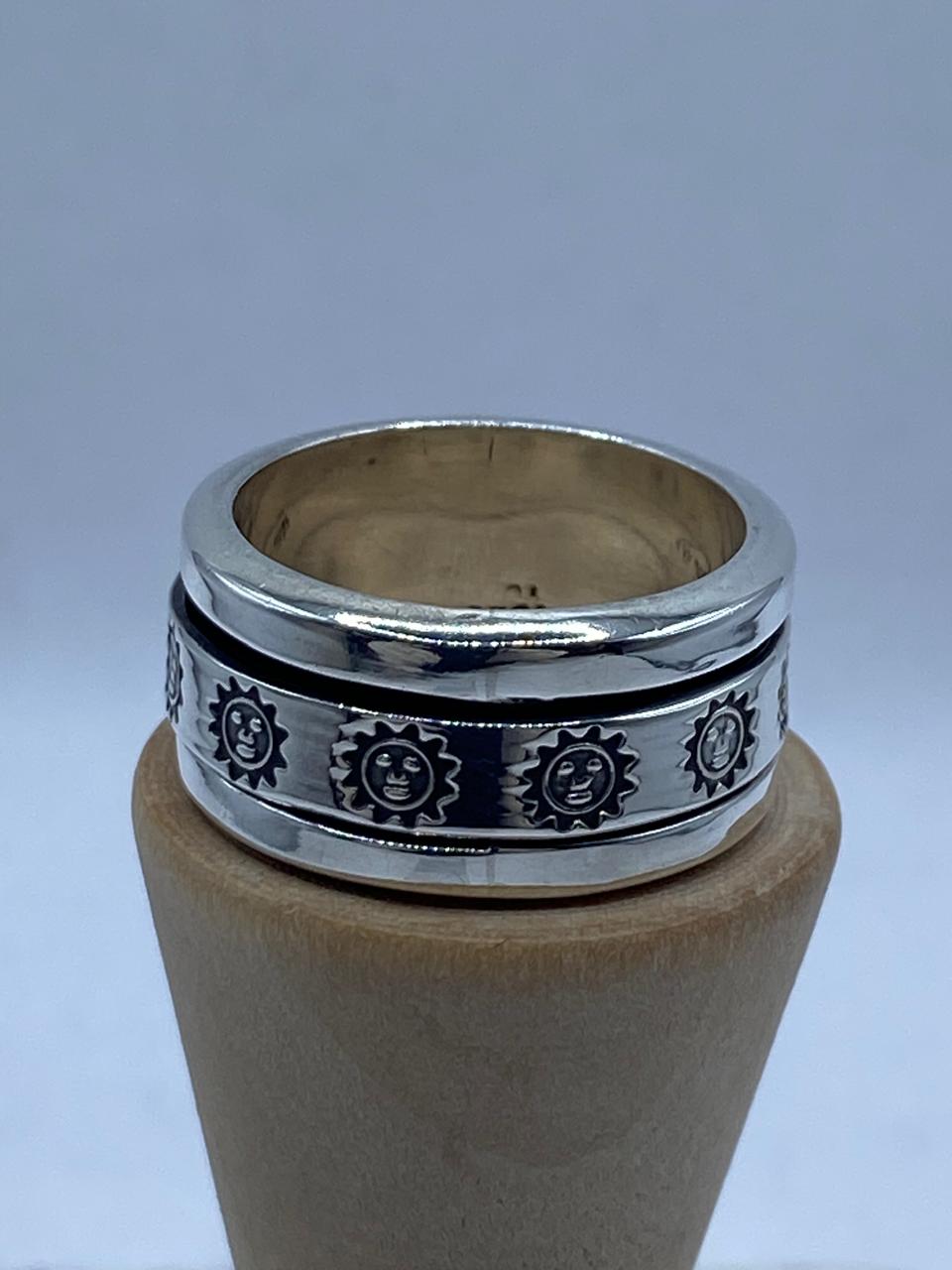 Anillo Giratorio de Plata 925 con Diseño de Soles, sello de autenticidad Plata Ley .925