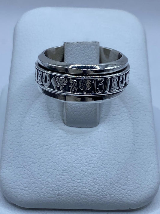 Anillo Giratorio de Plata Esterlina 925 con Símbolos de la Suerte — vista lateral