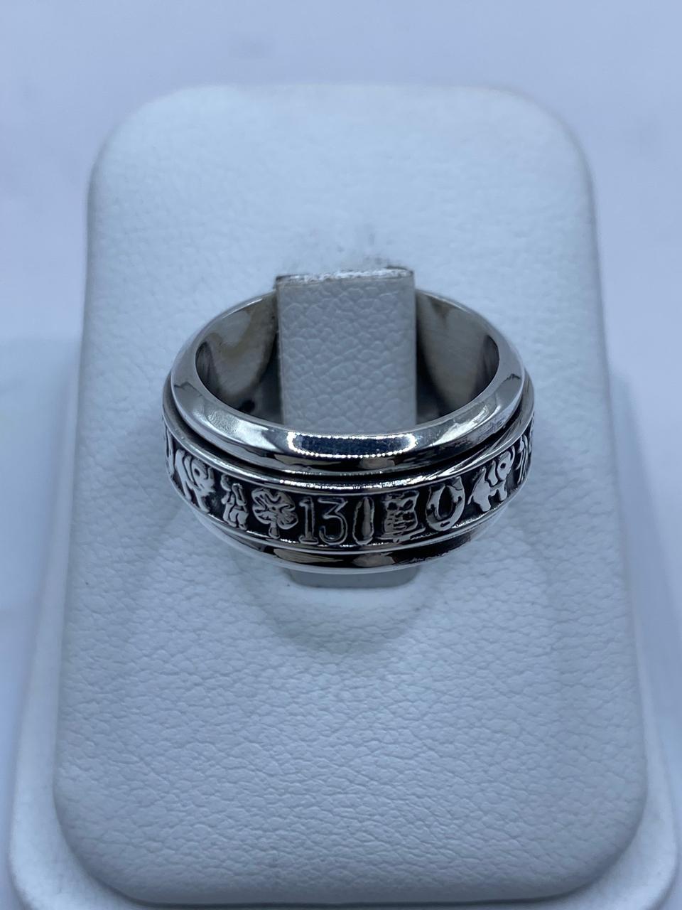 Anillo Giratorio de Plata Esterlina 925 con Símbolos de la Suerte, vista frontal