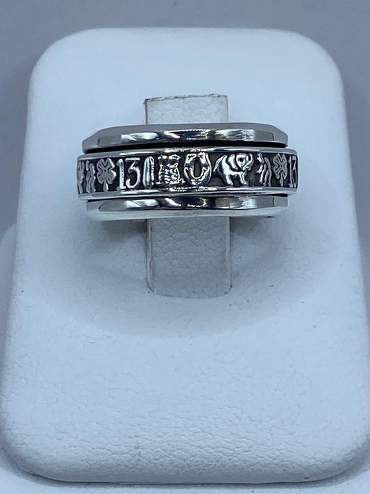 Anillo Giratorio de Plata Esterlina 925 con Símbolos de la Suerte — vista lateral