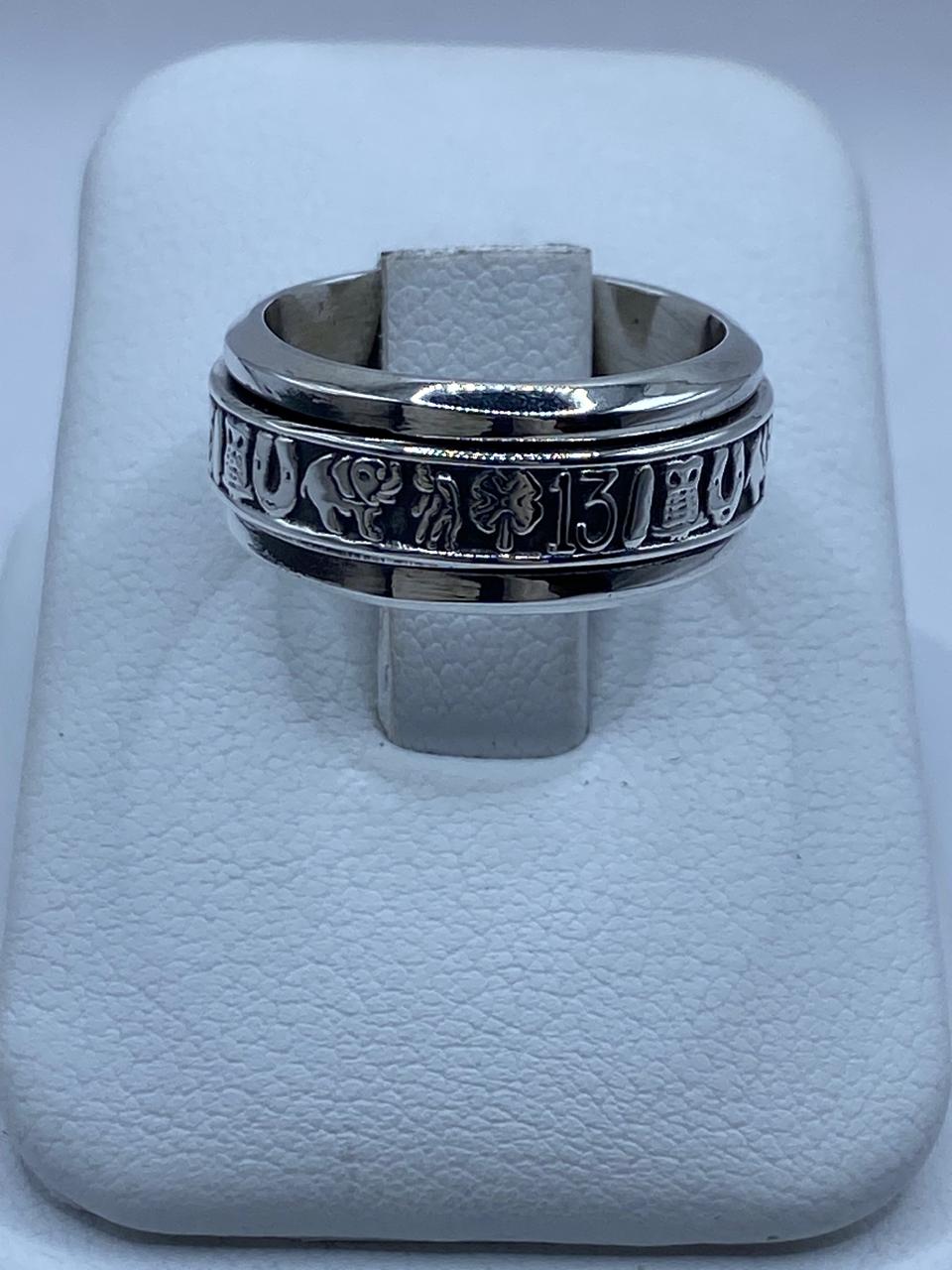 Anillo Giratorio de Plata Esterlina 925 con Símbolos de la Suerte, vista frontal
