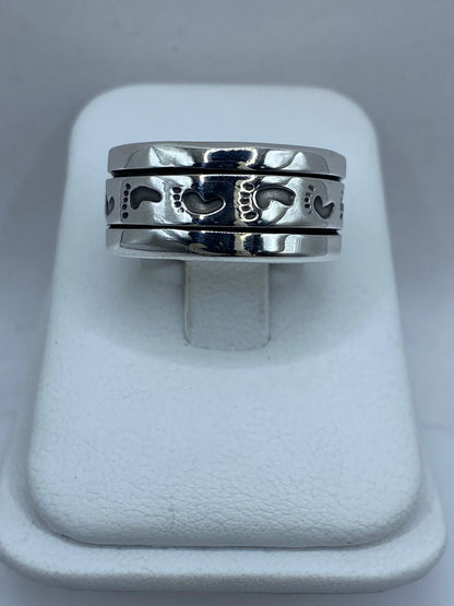 Anillo Giratorio de Plata 925 con Diseño Huellas — vista lateral