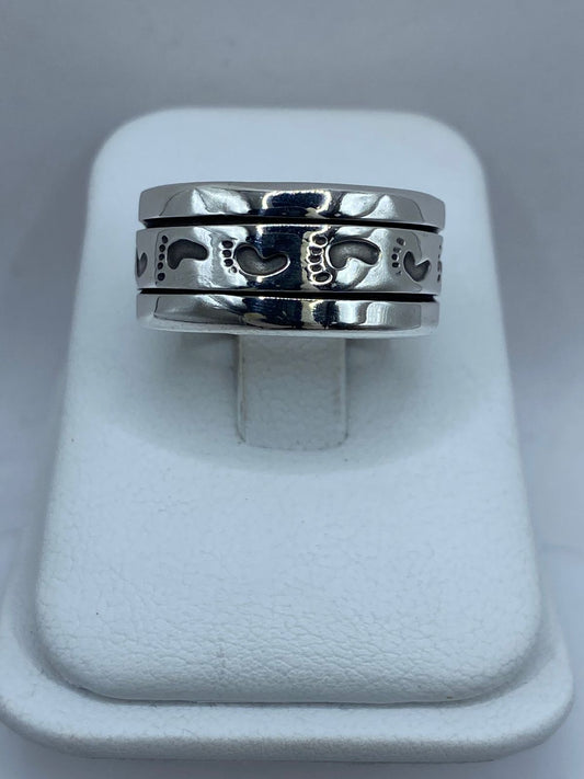 Anillo Giratorio de Plata 925 con Diseño Huellas — vista lateral