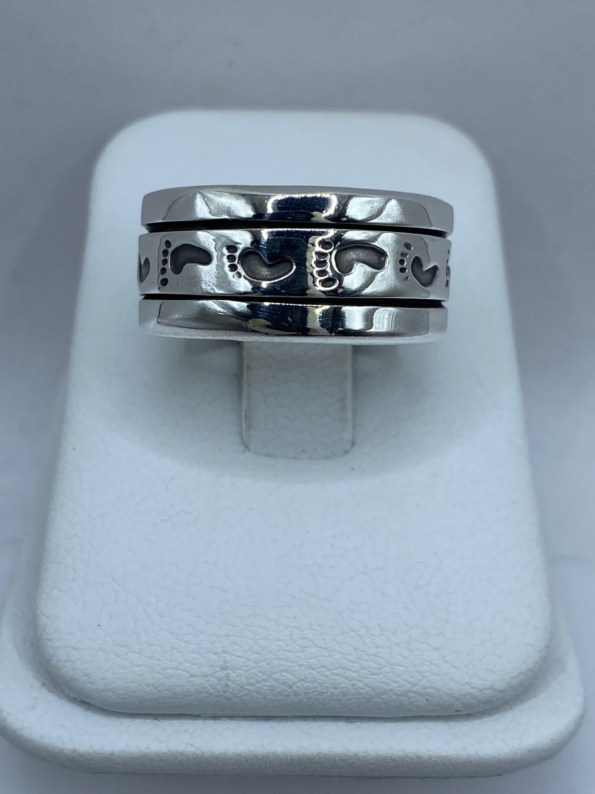 Anillo Giratorio de Plata 925 con Diseño Huellas, vista frontal