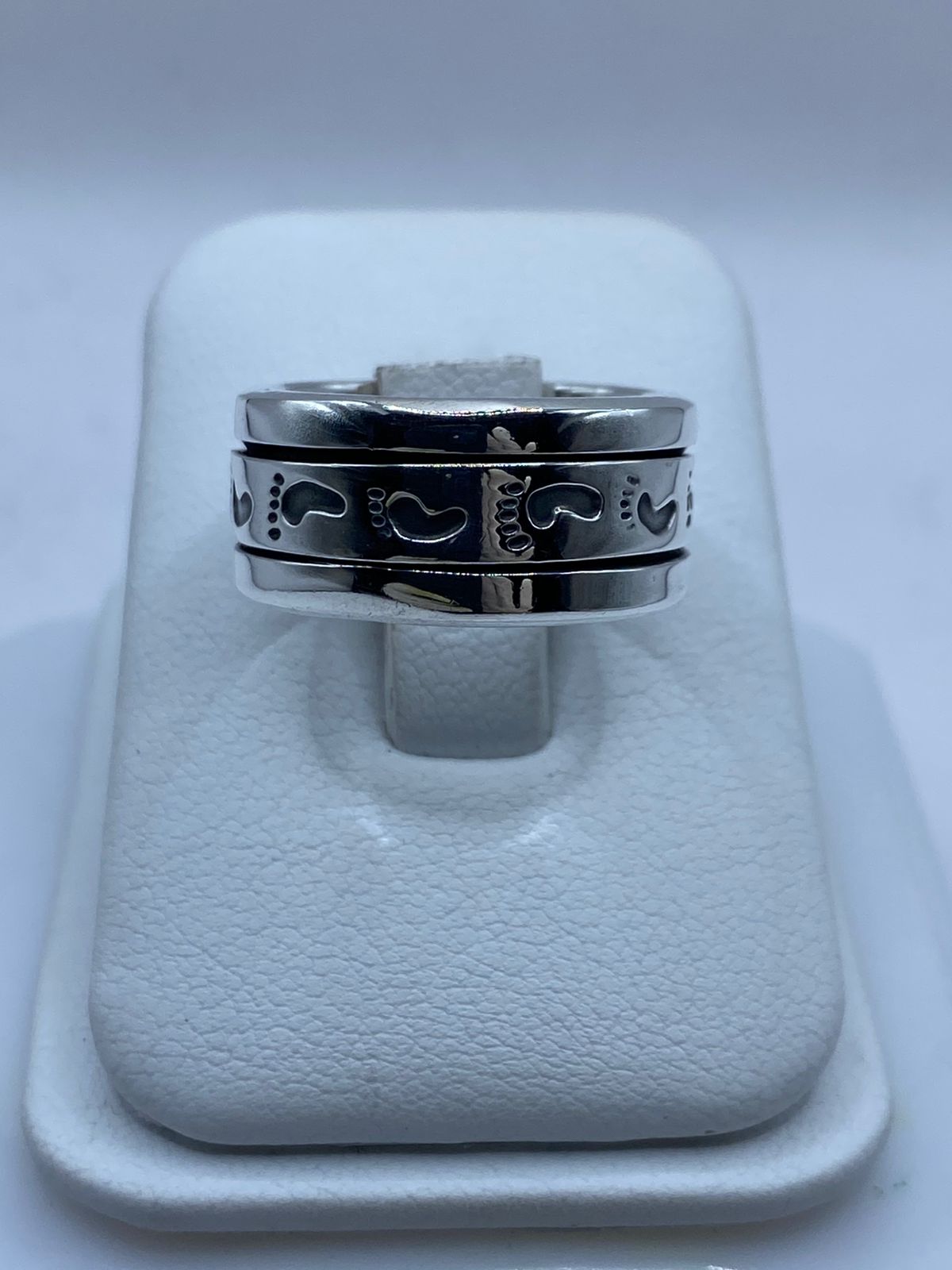 Anillo Giratorio de Plata 925 con Diseño Huellas, sello de autenticidad Plata Ley .925