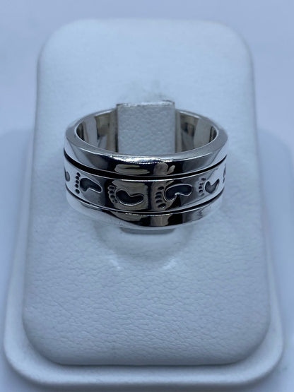 Anillo Giratorio de Plata 925 con Diseño Huellas, peso en gramos (báscula)