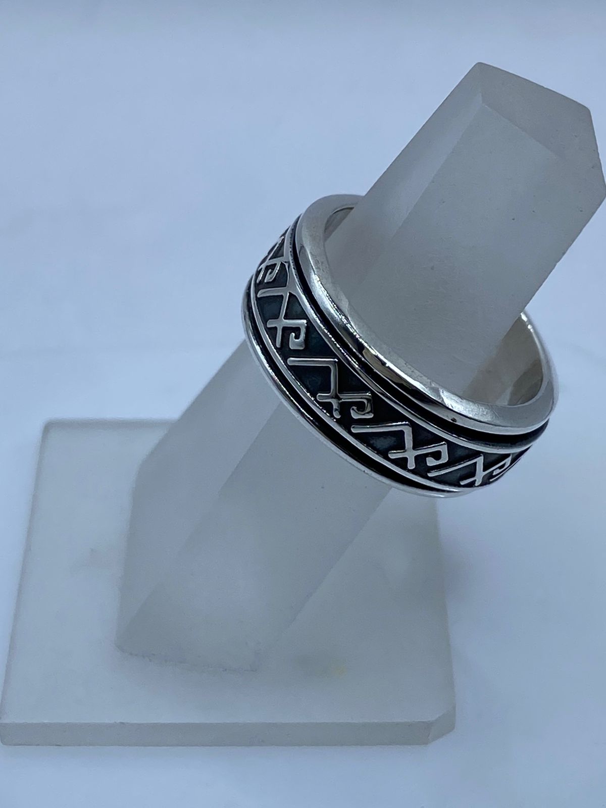 Anillo Giratorio de Plata .925 con Símbolos Geométricos, vista frontal